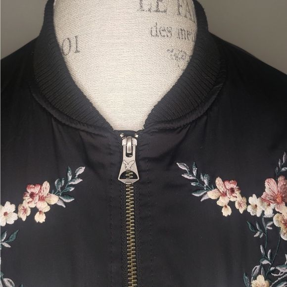 Black satin bomber jacket pink cherry blossoms - Picture 5 of 10